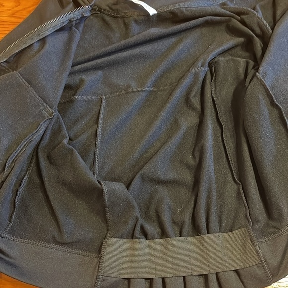 Fabletics Attis Black Gathered Back Crop Bomber Warm Up Jacket Women’s M - Picture 11 of 11